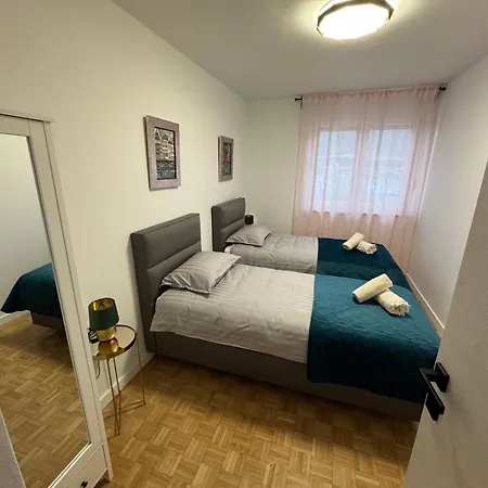 Aurum Hills Apartamento *